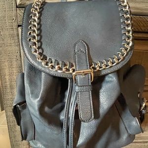 Lots of pockets blue backpack lots of storage great for traveling or playing!